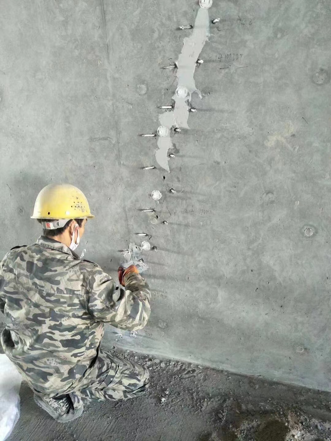 永修混凝土楼板裂缝加固施工的方案